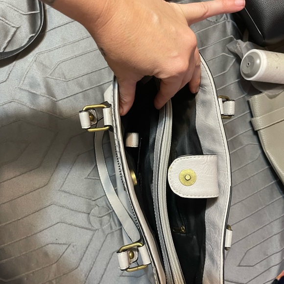 Purses barely used - Picture 6 of 8